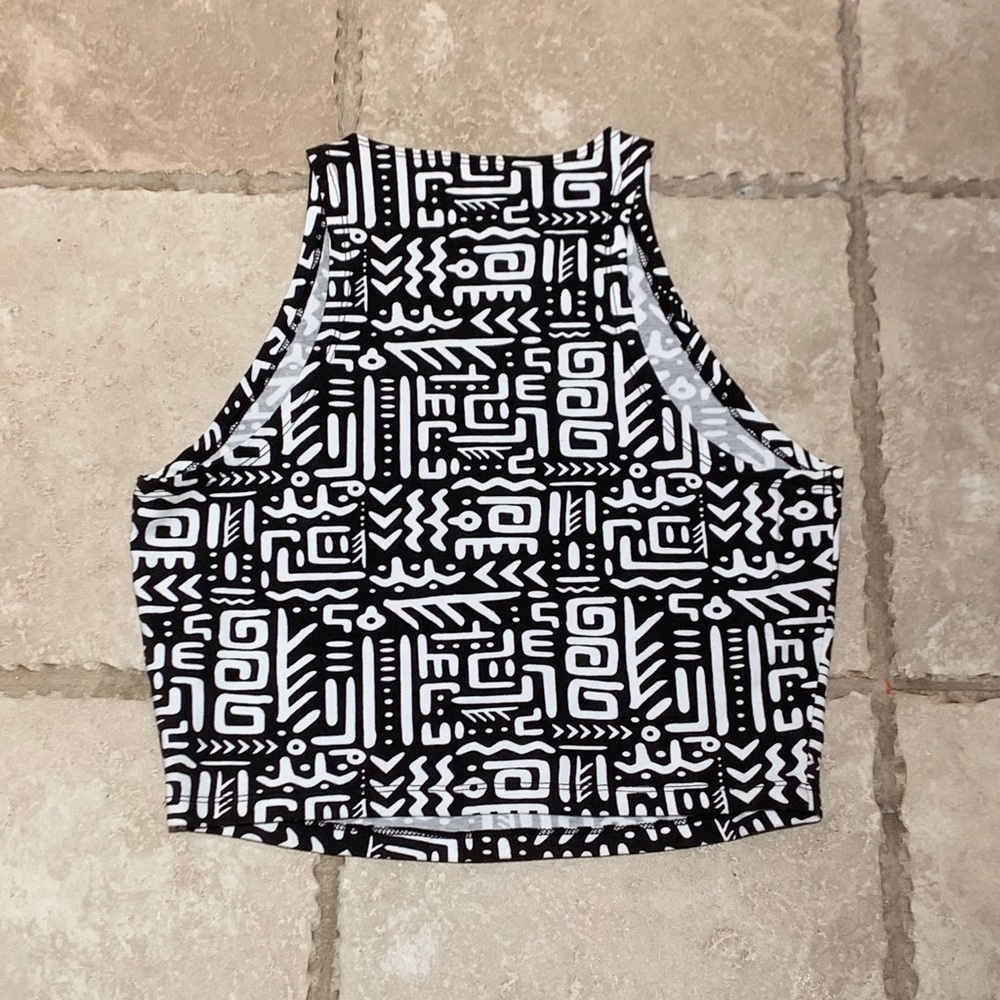 Garage black & white crop top